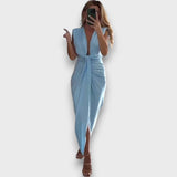 Oriane – Drapiertes Abendkleid mit tiefem Ausschnitt – Hellblau