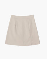 Elizabeth | Rücken-Reißverschluss Minirock mit dezentem Schlitz – Beige