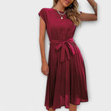 Claire | Lässiges Plisseekleid – Bordeau