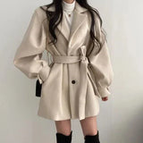 Judith – Kurzmantel mit Gürtel – Beige