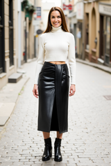 Dorle | Eleganter Kunstleder-Midirock mit Wickeloptik und hohem Schlitz – Schwarz