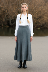 Gerlinde | Weit schwingender Strick-Midirock mit Plissee-Falten und elastischem Bund – Grau