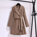 LOUISA | ELEGANTER MANTEL MIT PLISSIERTEN DETAILS – Khaki