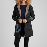 Lange Taillierte Kapuzenjacke - Philine – Schwarz