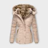 Emyra – Winterjacke mit Fellkapuze – Beige