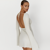 Iris - Rückenfreies Minikleid mit ausgestellten Ärmeln – Beige