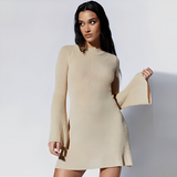 Iris - Rückenfreies Minikleid mit ausgestellten Ärmeln – Aprikose