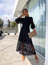 Larena – Modisches Midi-Spitzen Kleid – Schwarz