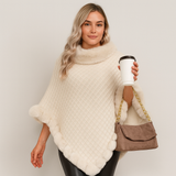 Maribeth | Cardigan mit Kunstpelzbesatz und asymmetrischem Saum – Apricot