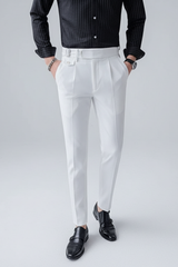 Theodore | Slim-Fit Bundfalten Anzughose – Weiß