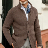 Moderne Strickjacke mit Knopfverschluss – Hellbraun