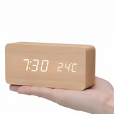 Moderner LED Digital Wecker aus Holz – Helles Holz