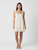 Helena | Lockeres Mini-Kleid mit Rückenausschnitt – Weiß