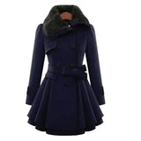 Yena | Schicker Trenchcoat mit veganem Pelz – Dunkelblau