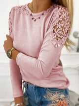 Damen nan langärmeliges Feinstrickshirt mit Häkelspitzen-Schultereinsätzen und Rundhalsausschnitt Drune – Rosa