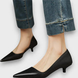 Veyra – Lederschuhe mit Kitten-Heel – Schwarz