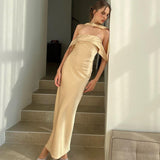 Arriana - Elegantes und bequemes Maxikleid aus Satin – Gold