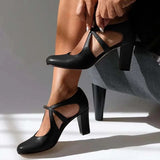 Kitiya – Klassische T-Riemchen Schuhe mit klobigen Absätzen – Schwarz