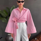 Camila - Rosa Bluse mit Crossover-Design und weiten Ärmeln – Rosa