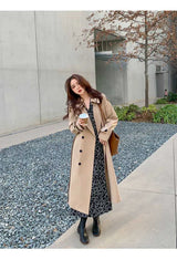 Langer trenchcoat mit doppelten knopfreihen - kornelia – Khaki