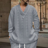 Herren nan grob gestrickter V-Ausschnitt-Pullover mit Zopfmuster und relaxed Fit Drune – Hellgrau