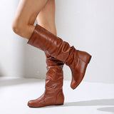 Damen nan knielange Slouch-Stiefel mit weichem Schaft und niedrigem Blockabsatz Drune – Braun (flache Sohle)