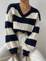 Damen nan gestreifter Grobstrick-Pullover mit Zopfmuster, tiefem V-Ausschnitt und oversized Passform Drune – Marineblau gestreift