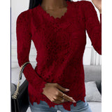 Damen nan figurbetonte Spitzenbluse mit floraler Allover-Spitze, Langarm und gezacktem Saum Drune – Weinrot