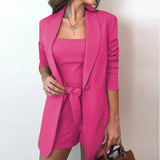 Damen nan tailliertes Blazer-Shorts Set mit Bandeau Top und Bindegürtel Drune – Magenta