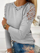 Damen nan langärmeliges Feinstrickshirt mit Häkelspitzen-Schultereinsätzen und Rundhalsausschnitt Drune – Grau