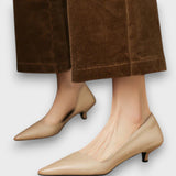 Veyra – Lederschuhe mit Kitten-Heel – Beige