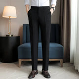 Herren-Hose mit formbetonter passform | geradliniger stil – Schwarz