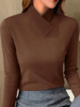 Elara – eleganter rollkragenpullover mit hohem kragen – Bruin