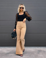 Isabelle Moreau | Bell Bottom Hosen mit Curved Fit – Khaki