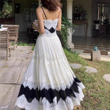 Elina - Maxikleid mit Spitzenträgern und romantischen Lagen – Off-white