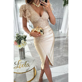 Lara - Midikleid mit Spitze und Rüschen – Aprikose
