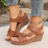 Tinaya – Sandalen Mit Keilabsatz Und Blumenmuster – Braun