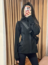 Nerla | Softshell Jacke Mit Kapuze Und Tailliertem Schnitt – Schwarz