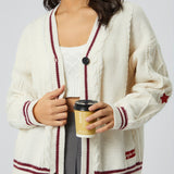 Damen nan oversized Zopfstrick Cardigan mit V-Ausschnitt und kontrastierenden Strickkanten Drune – Aprikosenrot