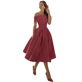 Azrielle – Elegantes schulterfreies Kleid – Weinrot