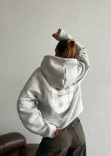 Oversized Hoodie mit abstraktem Rückendruck – Urban, Cozy & Ausdrucksstark – Hellgrau