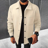 Herren nan minimalistische Hemdjacke aus softem Fleece mit verdeckter Druckknopfleiste und aufgesetzter Brusttasche Drune – Apricot