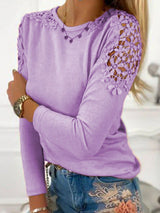 Damen nan langärmeliges Feinstrickshirt mit Häkelspitzen-Schultereinsätzen und Rundhalsausschnitt Drune – Violett