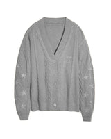 Damen nan großzügiger Grobstrick-Cardigan mit Zopfmuster, V-Ausschnitt und Sternstickereien Drune – Grau