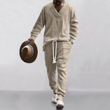 Herren nan gestricktes Lounge-Set mit V-Ausschnitt, Kabelstruktur und Kordelzug-Jogginghose Drune – Khaki