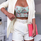 Damen nan tailliertes Longblazer-Shorts Set mit betonter Schulterpartie, hoher Taille und breitem Gürtel Drune – Weiß