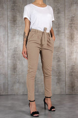 Damen nan taillierte Paperbag-Hose mit Bindegürtel und schmalem Bein Drune – Khaki