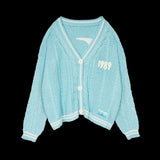 Damen nan kurz geschnittene Strickjacke mit V-Ausschnitt, Kontrastpaspel und oversized Ärmeln Drune – Blau 21437
