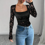 Spitzenbluse mit Blumenmuster und Plissee – Elegante Bluse mit quadratischem Ausschnitt – Schwarz