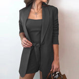 Damen nan tailliertes Blazer-Shorts Set mit Bandeau Top und Bindegürtel Drune – Schwarz